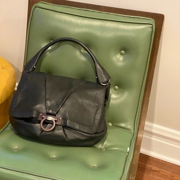 Salvatore FERRAGAMO very large black leather hobo bag - Picture 4 of 13
